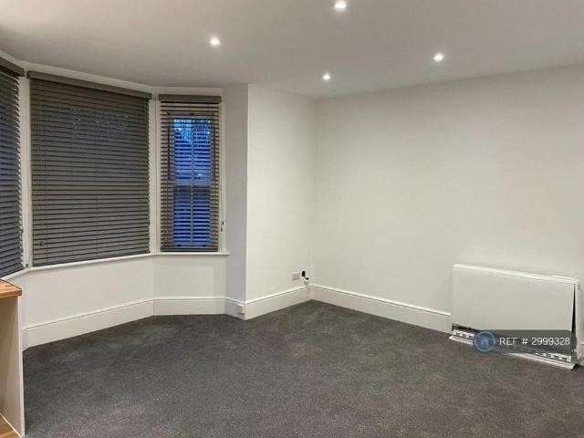 Apartment for rent in Ringlestone, Midway