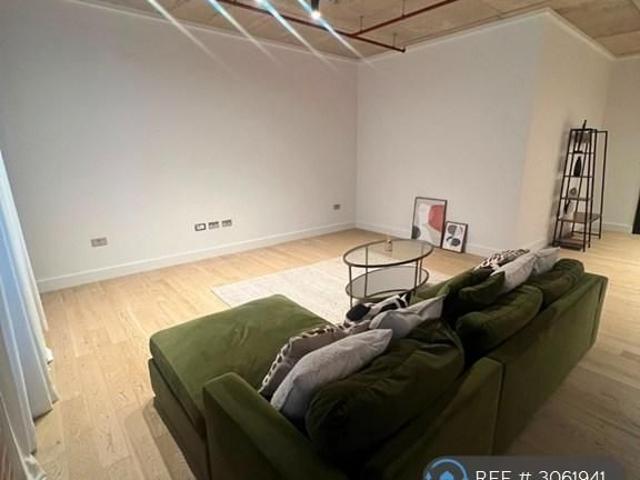 Apartment for rent in Wood Wharf, Greater London