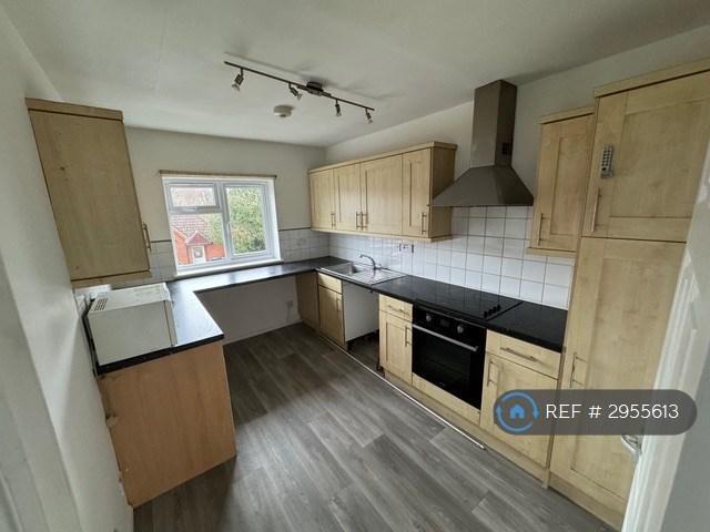 Flat for rent in Perryfields, West Sussex