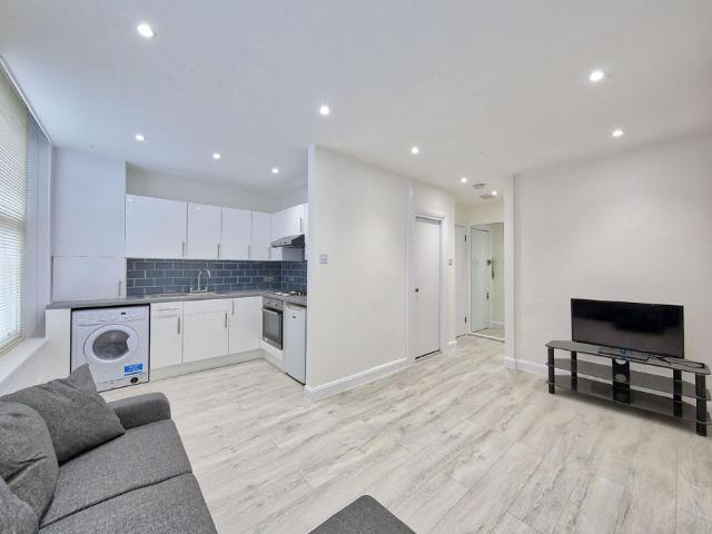Flat for rent in Earl's Court, Isle Of Man