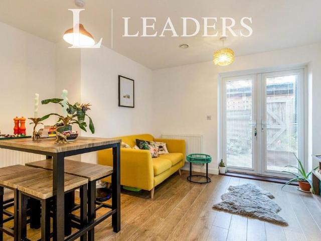 Apartment for rent in Blackhills, Surrey