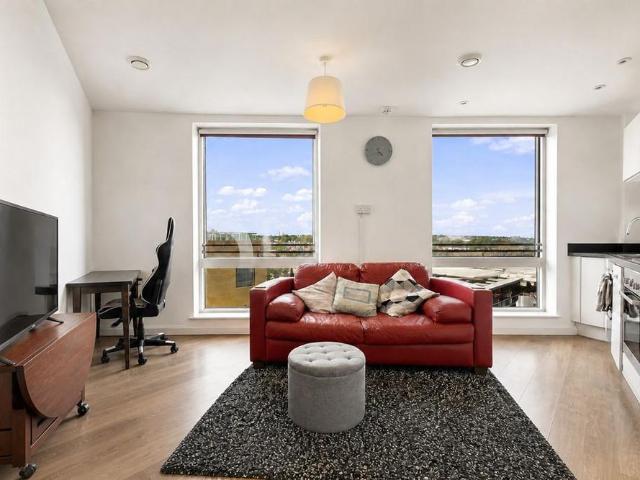 Apartment for rent in Brondesbury, Greater London