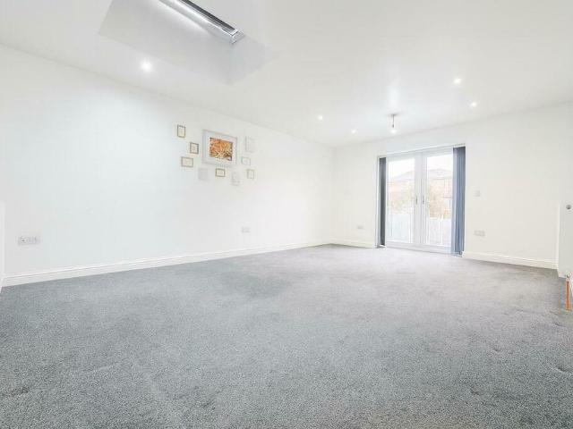 Apartment for rent in Daws Hill, Cressex