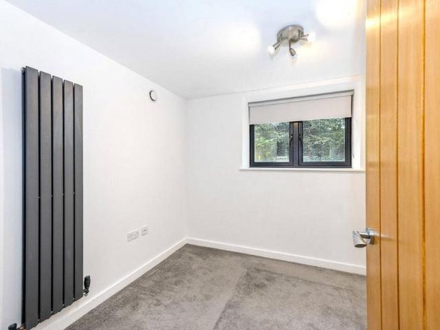 Apartment for rent in Redhill, Reigate and Banstead