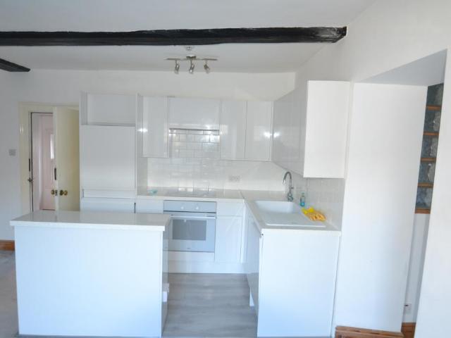 Flat for rent in Holloway Hill, Fole