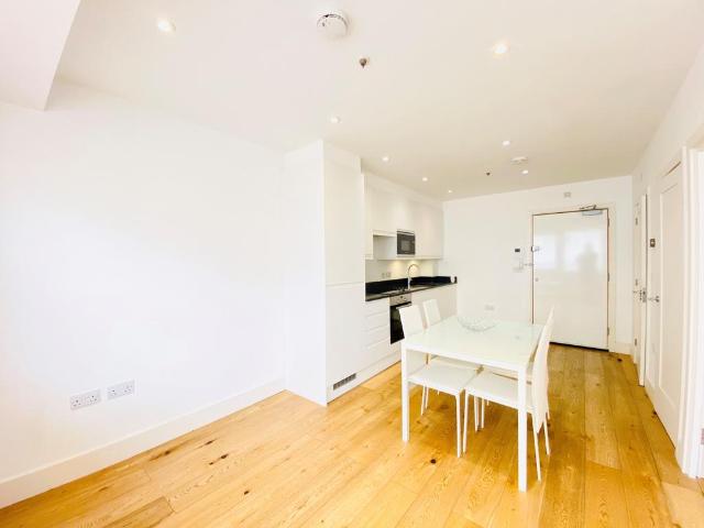 Flat for rent in London Borough of Croydon, Shirley
