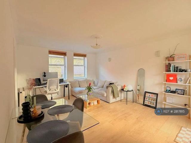 Apartment for rent in North Finchley, Isle Of Man