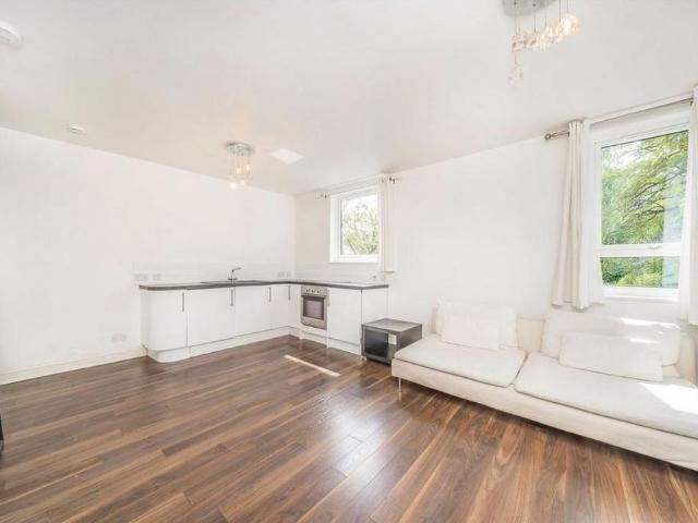 Apartment for rent in North Sheen, Greater London