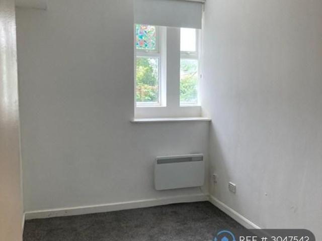 Apartment for rent in Aber-Clydach, Clydach