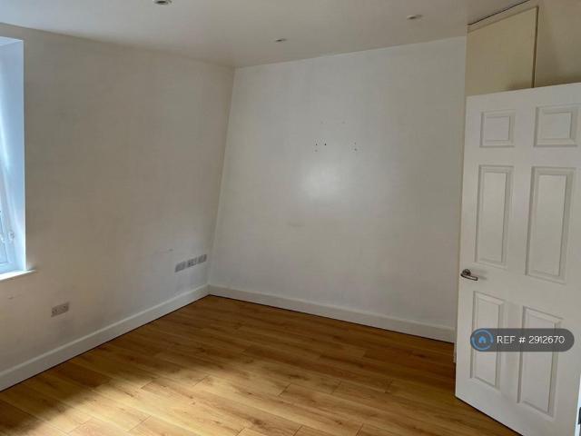 Flat for rent in West Hendon, The Hyde