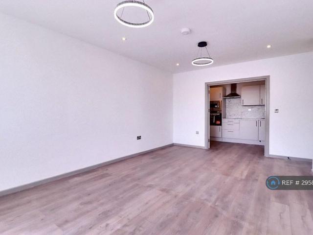 Apartment for rent in Alton Barnes, Essex