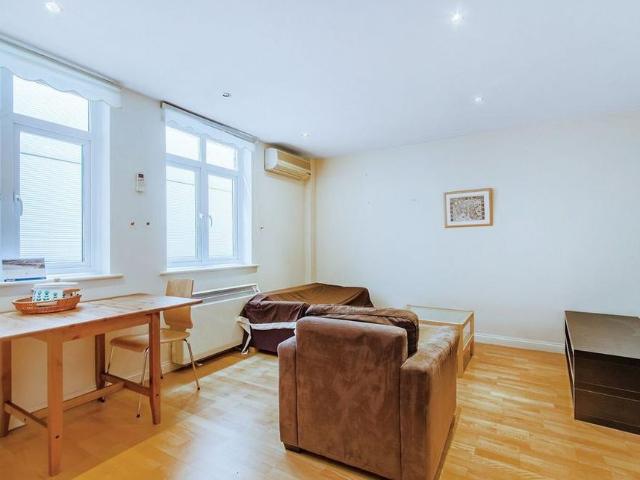 Apartment for rent in London Borough of Harrow, Greater London