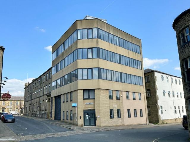 Flat for rent in Boothtown, Halifax