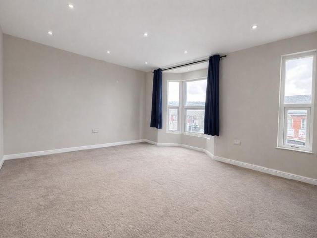 Apartment for rent in Totteridge, Cressex