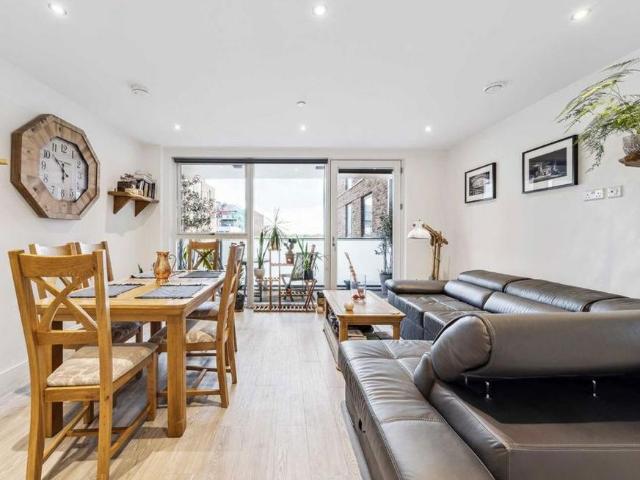 Apartment for rent in Lane, Greater London