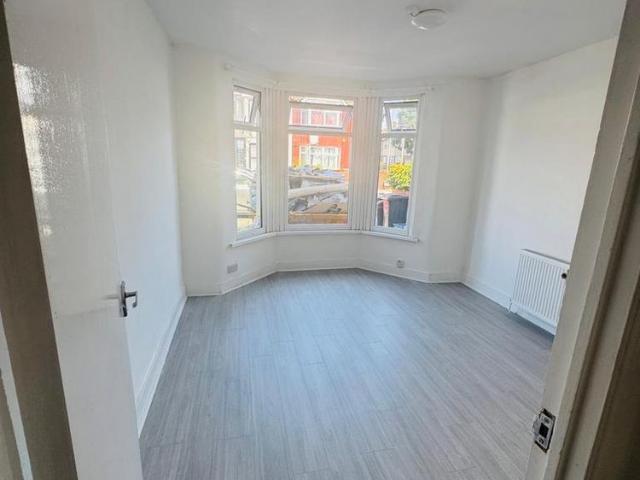 Apartment for rent in Loxford, Seven Kings