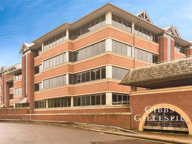 Flat for rent in Batchworth