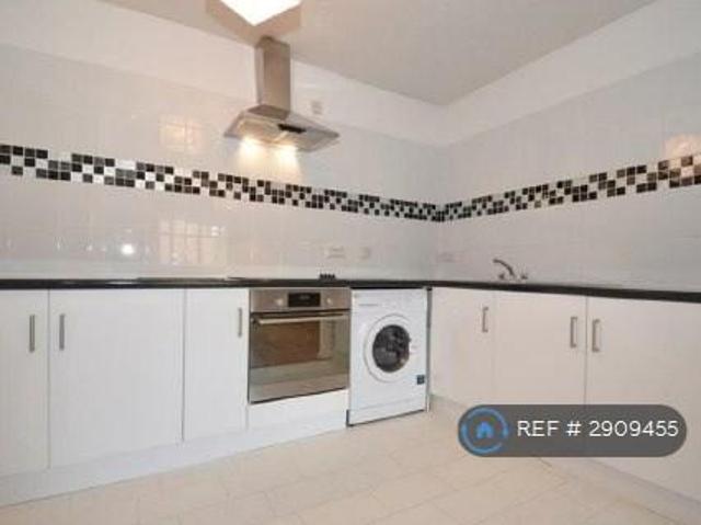Flat for rent in Yiewsley, Greater London