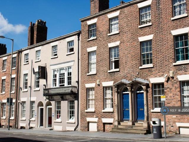 Flat for rent in Calderstones