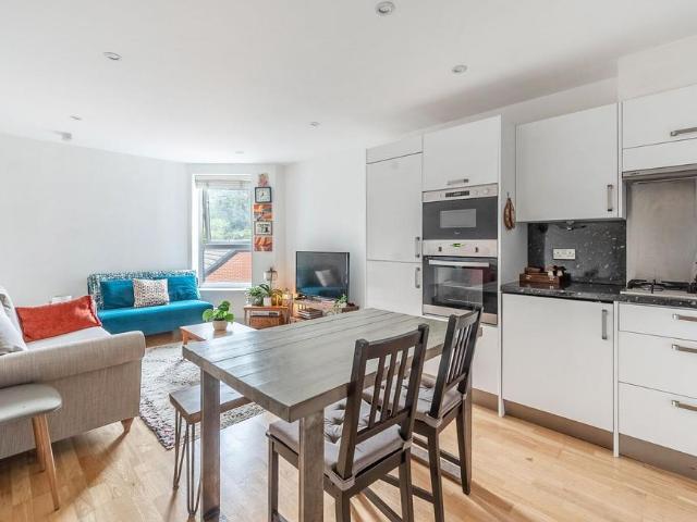 Flat for rent in Watford Heath, North Watford