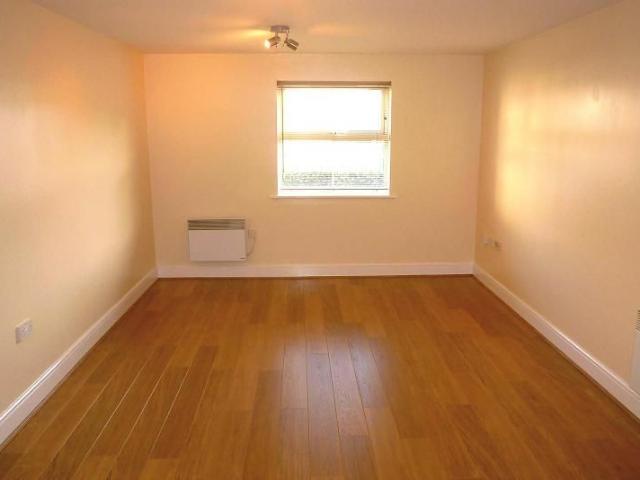 Apartment for rent in Horsell, Woking