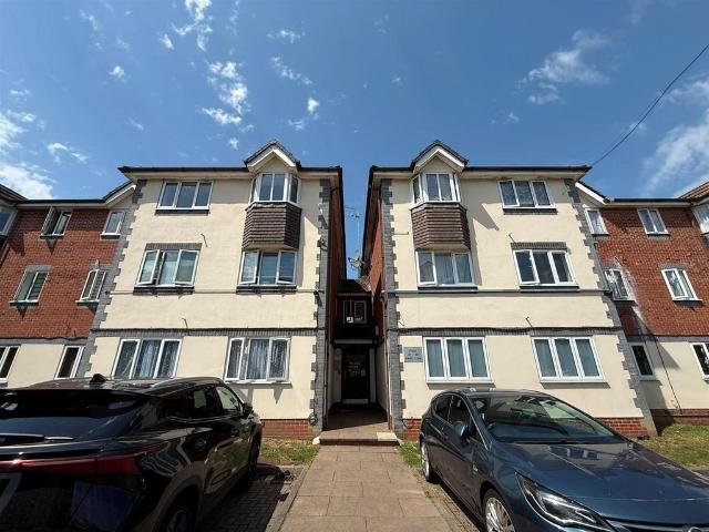 Flat for rent in Ponders End, Greater London