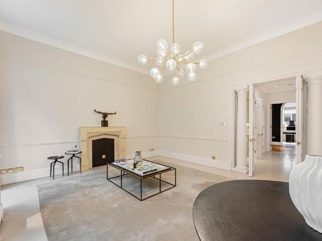 Apartment for rent in Mayfair, Greater London