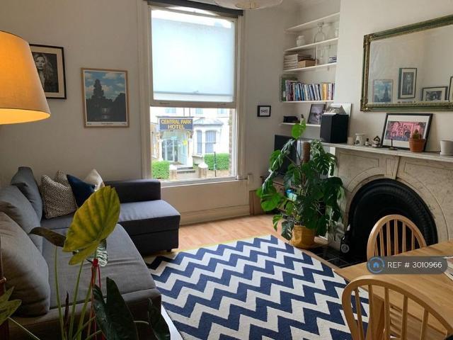 Apartment for rent in Brownswood Park, Stoke Newington