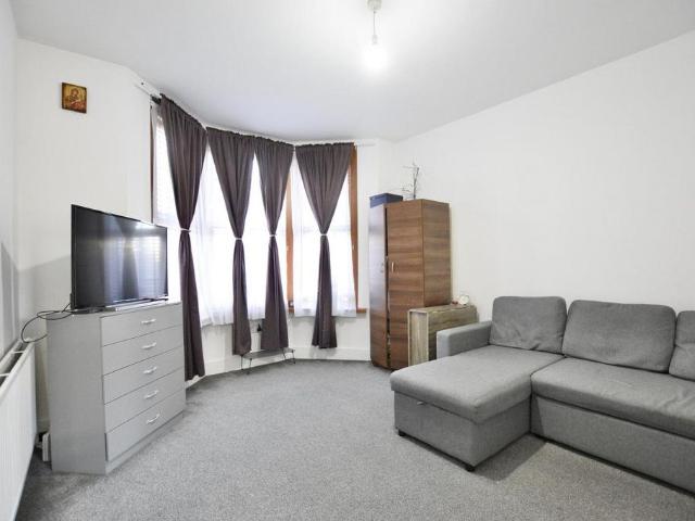 Flat for rent in Newbury Park, Isle Of Man