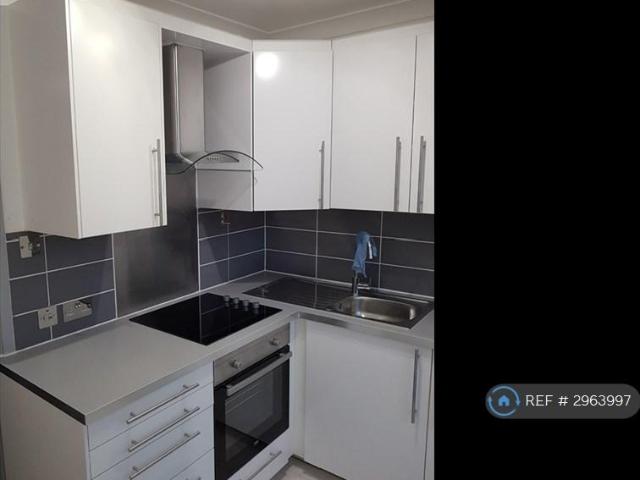 Flat for rent in London Borough of Croydon, Addiscombe
