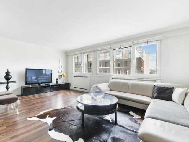 Flat for rent in Kensington, Greater London