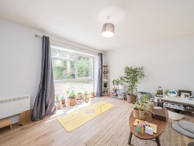 Apartment for rent in Hampton Hill, Greater London