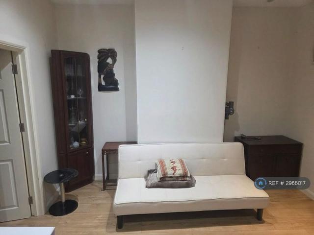 Apartment for rent in Woking, Surrey