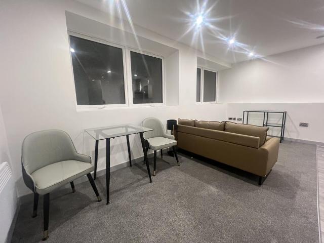 Flat for rent in Goldthorn Hill, West Midlands