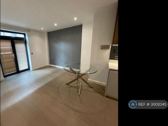 Apartment for rent in St Albans, Five Acres