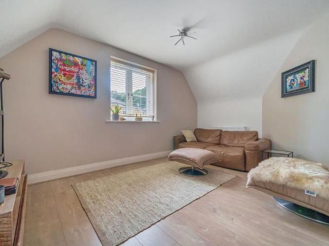 Apartment for rent in Holloway Hill, Fole