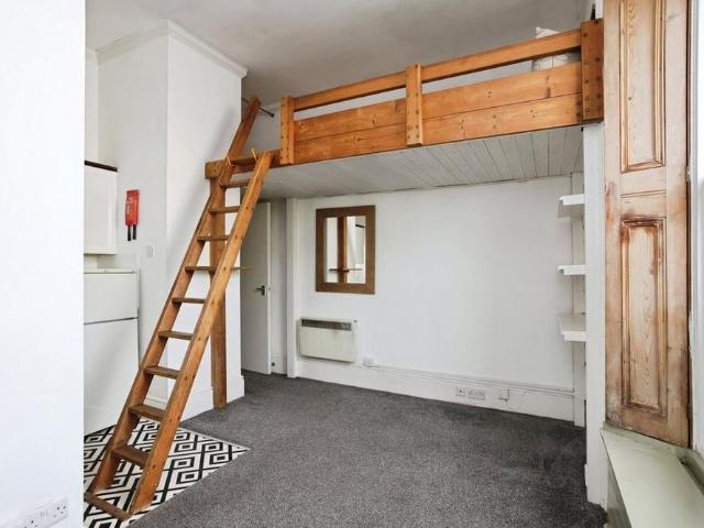 Apartment for rent in St James, Sandown Park
