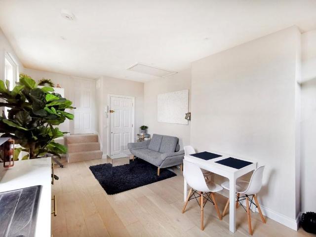 Apartment for rent in London Borough of Richmond upon Thames, Greater London