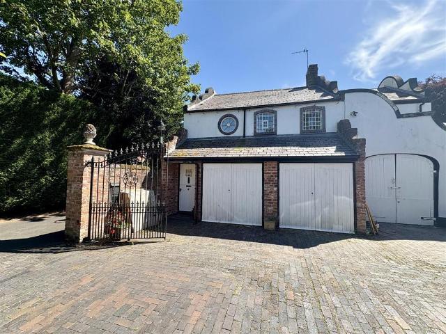 Flat for rent in Goldthorn Hill, West Midlands