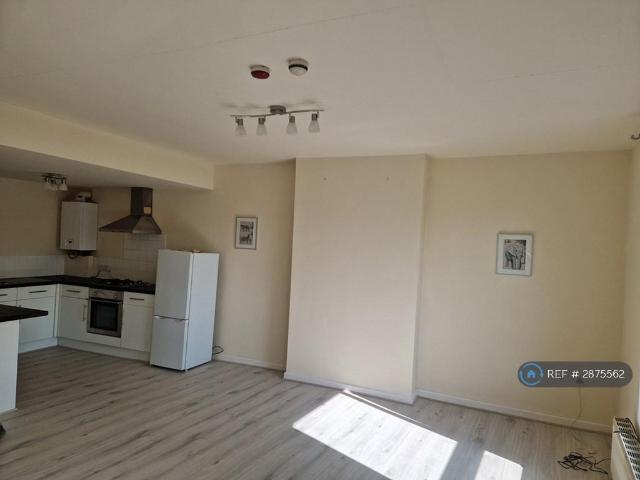Flat for rent in Elland, West Yorkshire