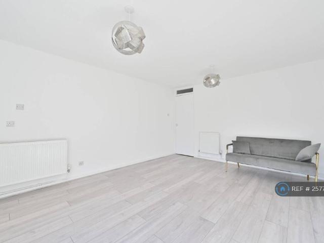 Flat for rent in Bushey