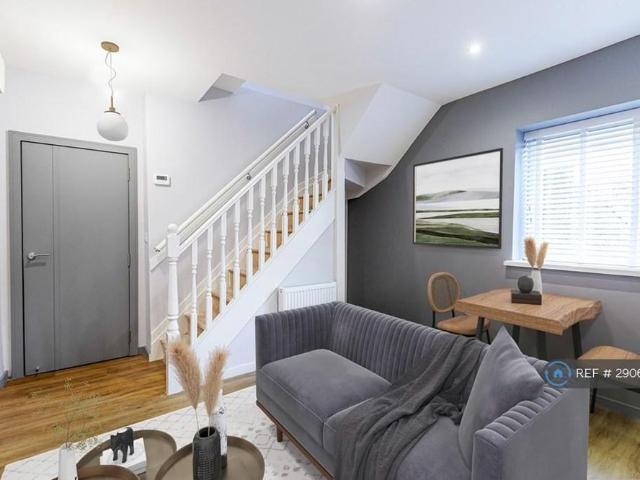 Apartment for rent in Allt-yr-yn, Wales