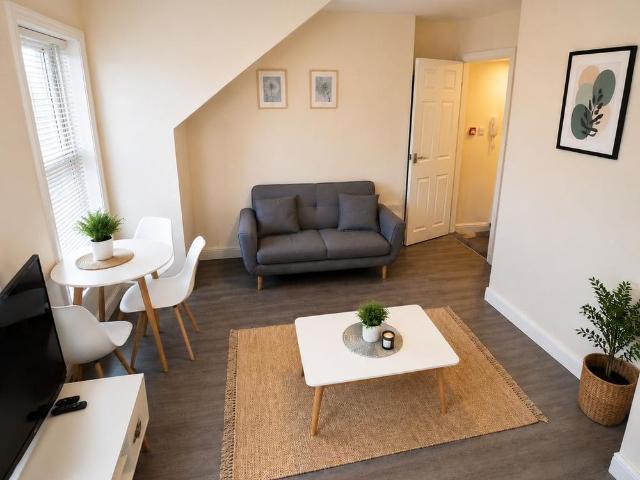 Apartment for rent in Whitkirk, Austhorpe