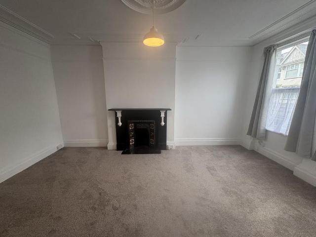 Apartment for rent in Lipson, Mount Wise