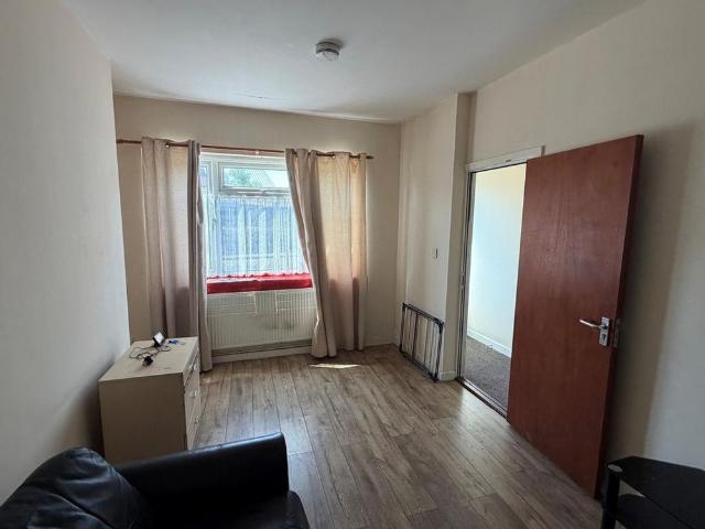 Apartment for rent in Nangreaves, Wales