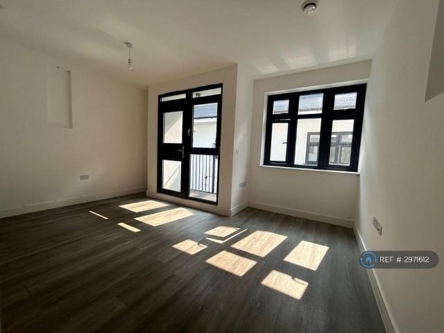 Apartment for rent in London Borough of Ealing, Greater London