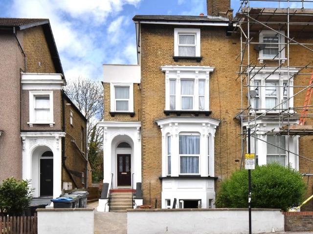 Flat for rent in London Borough of Croydon, South Norwood
