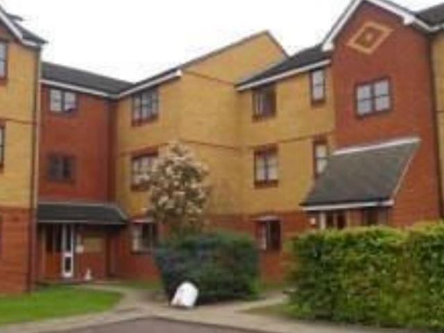Flat for rent in Berrylands, Greater London