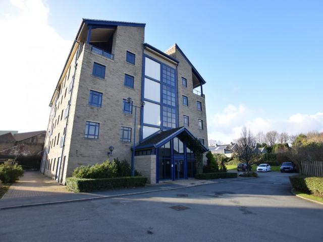 Apartment for rent in Lindley, West Yorkshire