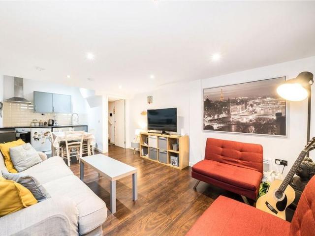 Apartment for rent in West Kensington, Greater London